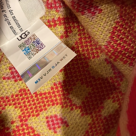 COPY - UGG Leonarra Pom Pom Beanie, NWT - Picture 6 of 9